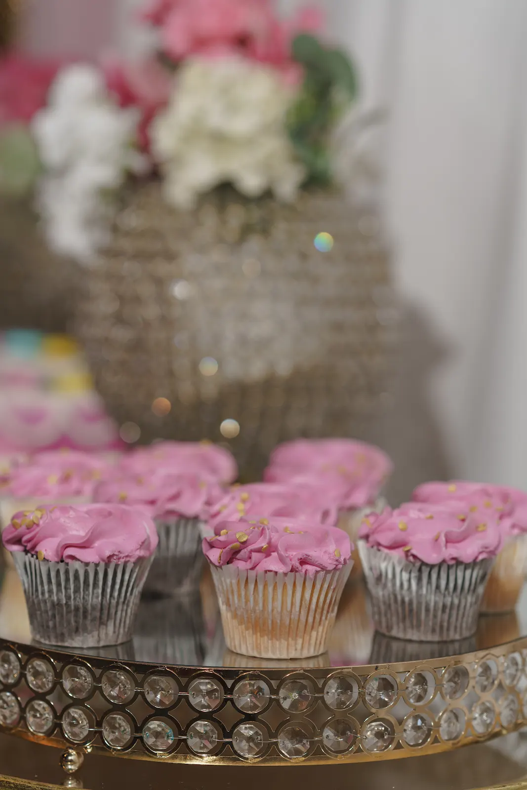 Pink cupcakes and floral details from the second event
